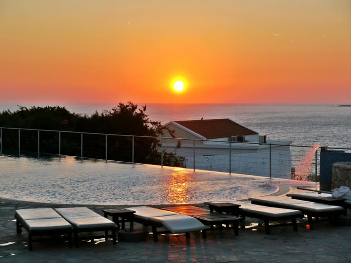 Theo Sunset Bay Hotel