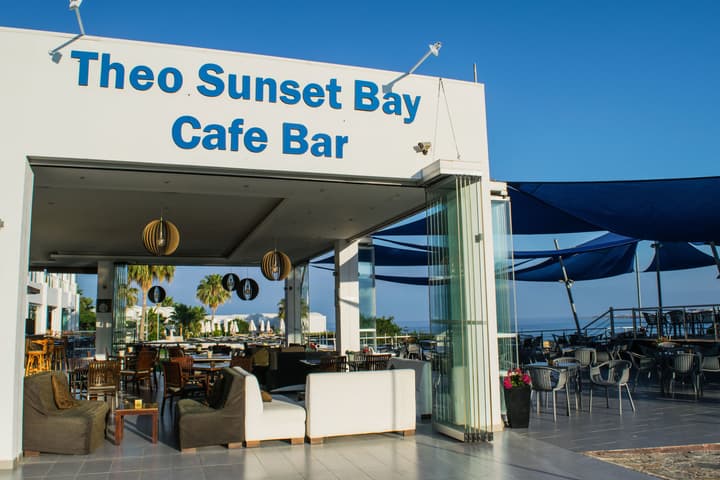 Theo Sunset Bay Hotel