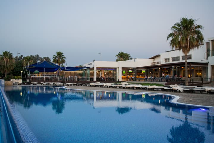 Theo Sunset Bay Hotel
