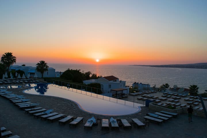 Theo Sunset Bay Hotel