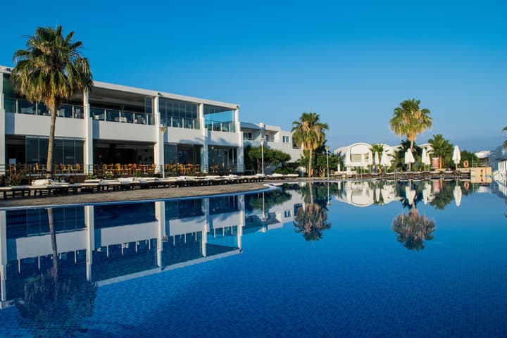 Theo Sunset Bay Hotel