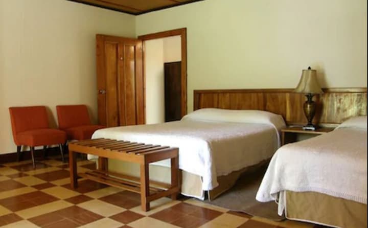 Regis Hotel & Spa
