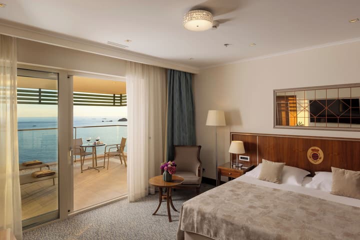 Hotel More