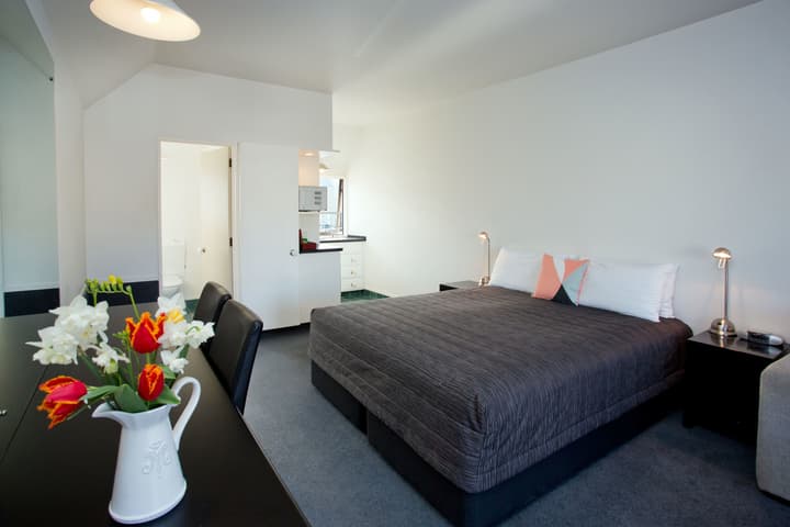 Cable Court Motel