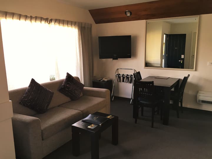 Cable Court Motel