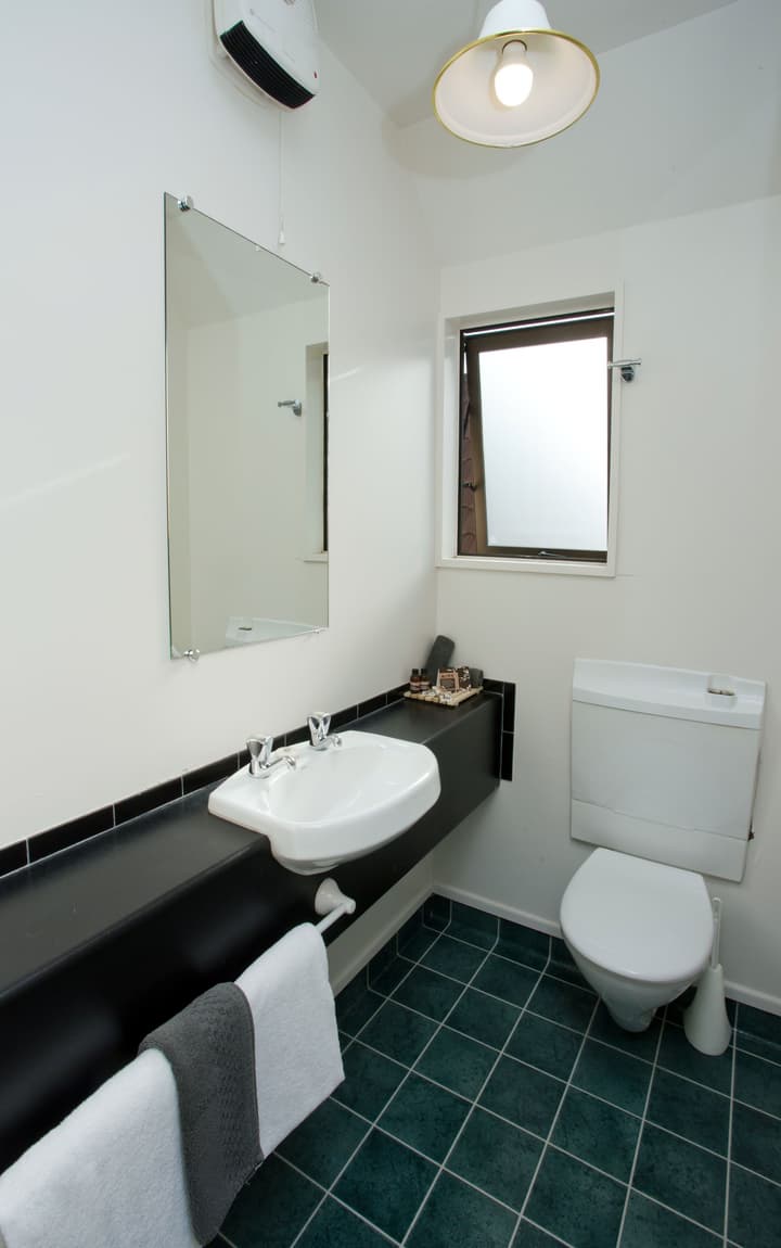 Cable Court Motel