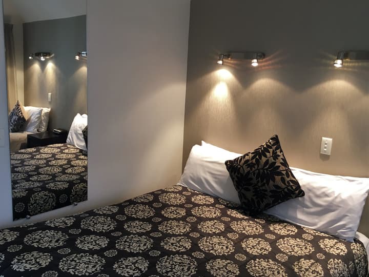 Cable Court Motel