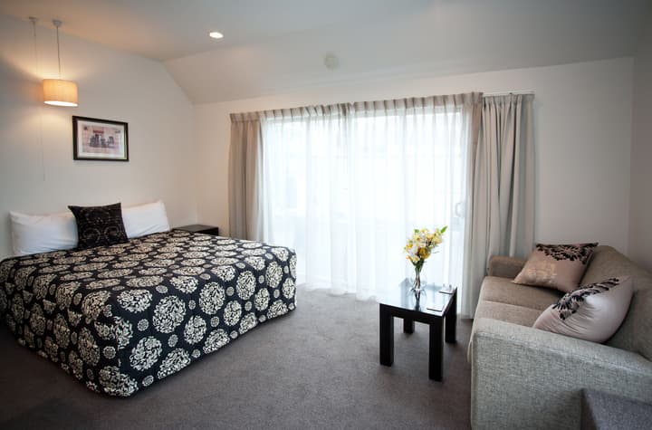 Cable Court Motel