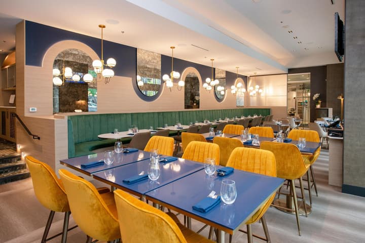 Coast Coal Harbour Vancouver Hotel by APA