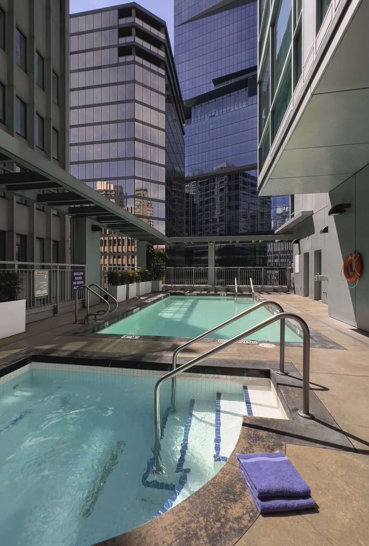 Coast Coal Harbour Vancouver Hotel by APA
