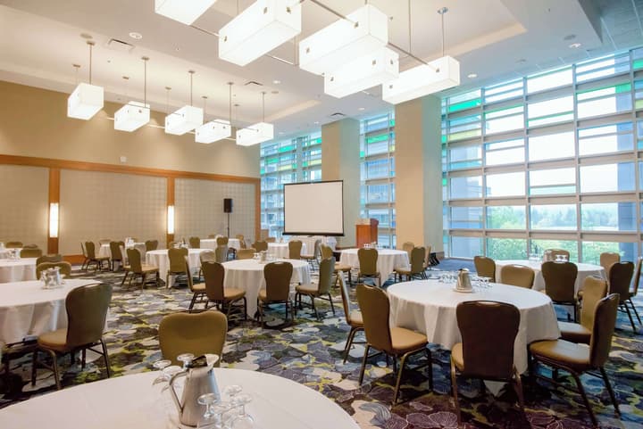 Coast Coal Harbour Vancouver Hotel by APA