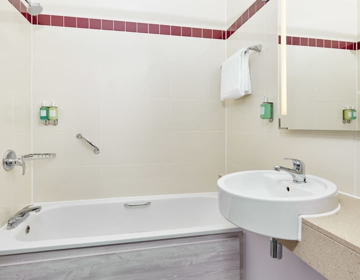 Leonardo Hotel Swindon