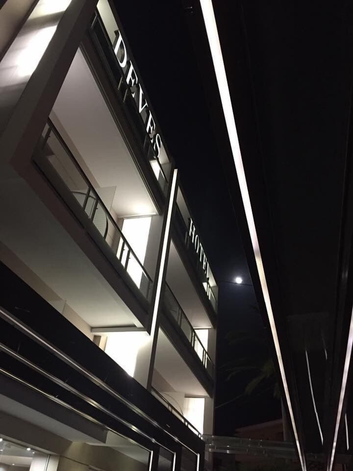 Deves Hotel