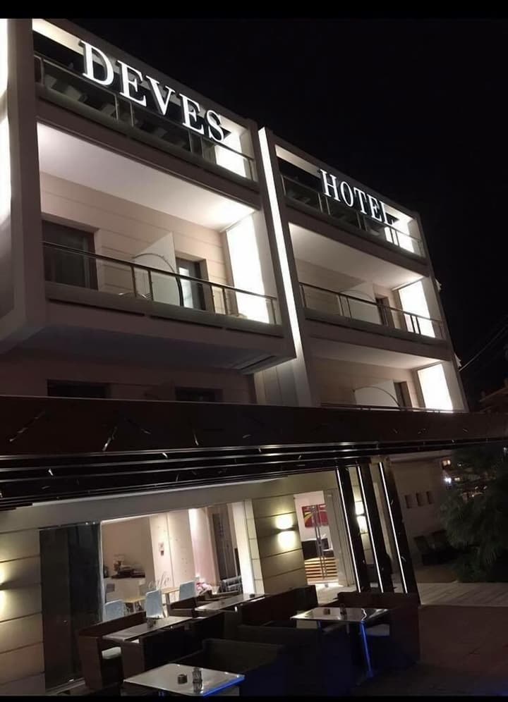 Deves Hotel
