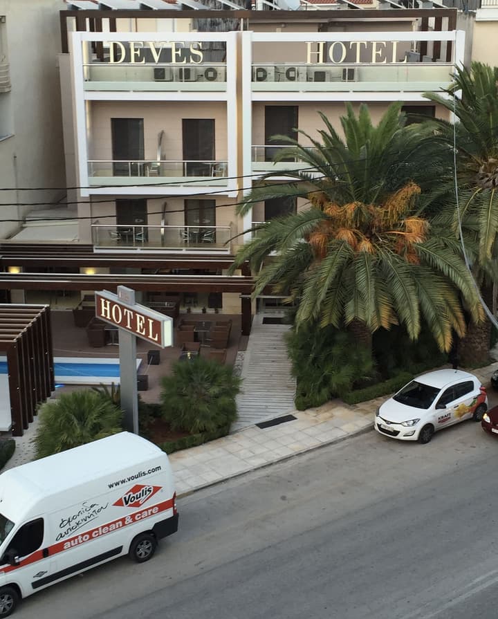 Deves Hotel