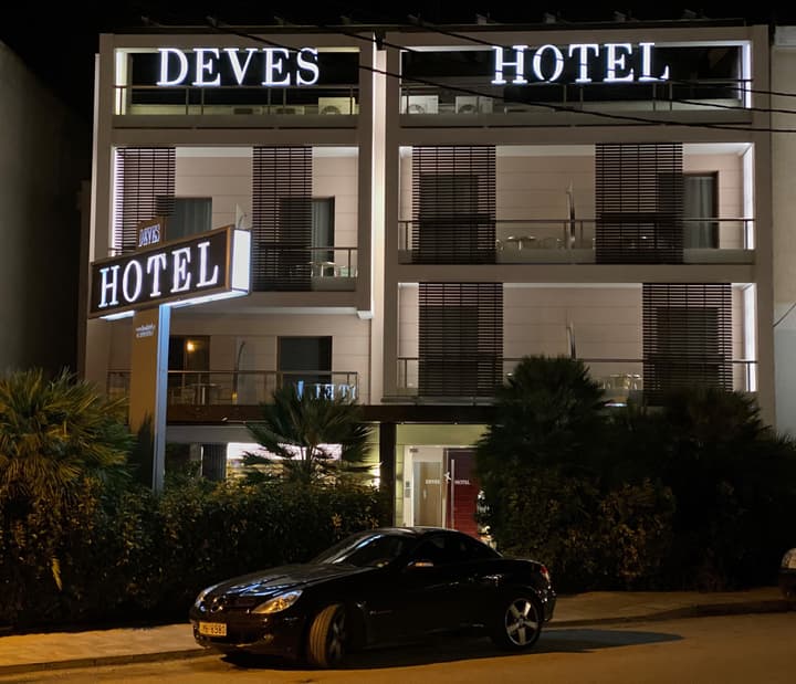 Deves Hotel