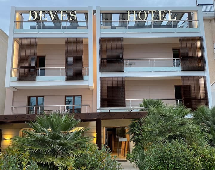 Deves Hotel