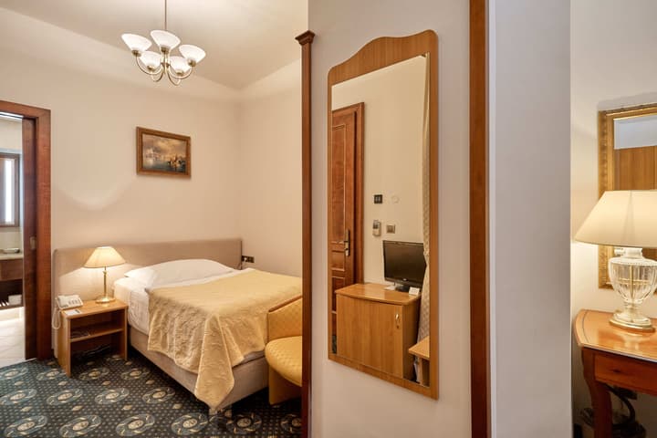 Hotel Romance