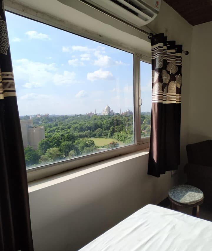 Hotel Taj Plaza