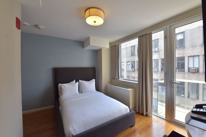 Hotel 32 32