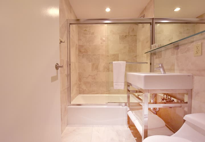 Hotel 32 32