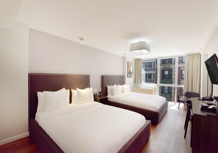 Hotel 32 32