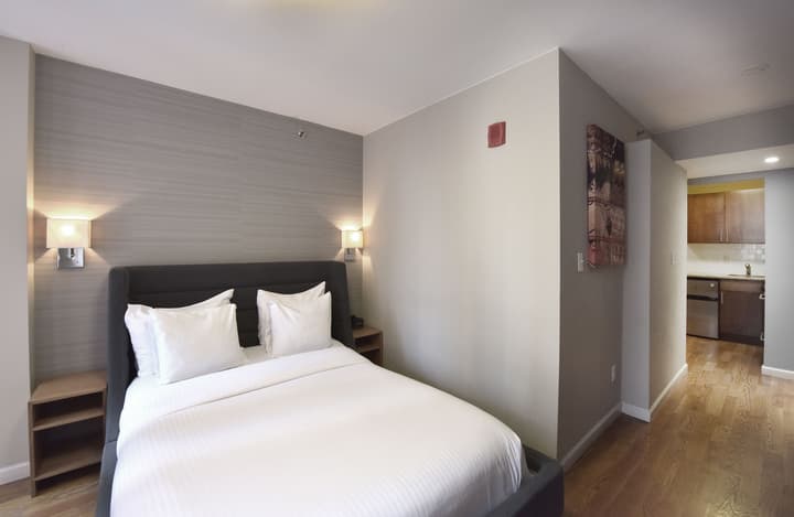 Hotel 32 32