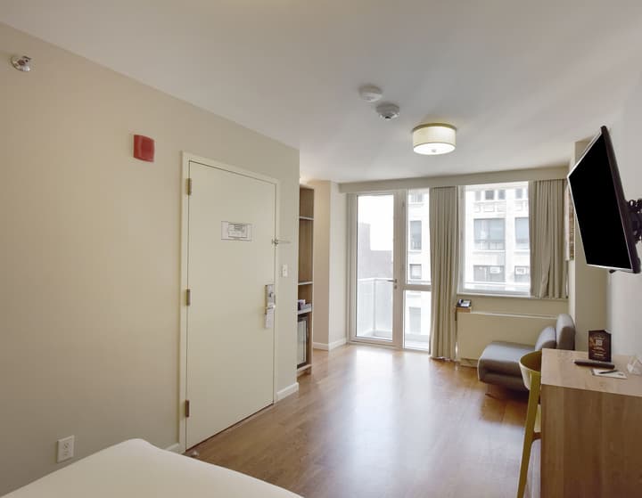 Hotel 32 32