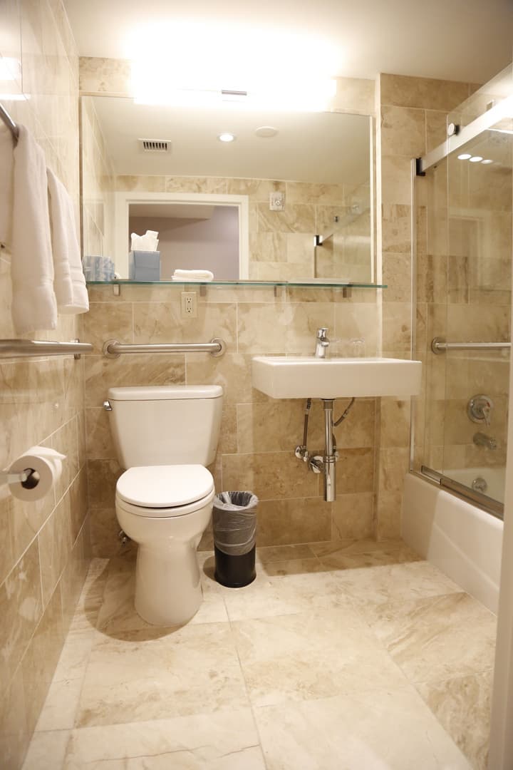 Hotel 32 32