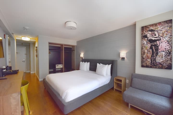 Hotel 32 32