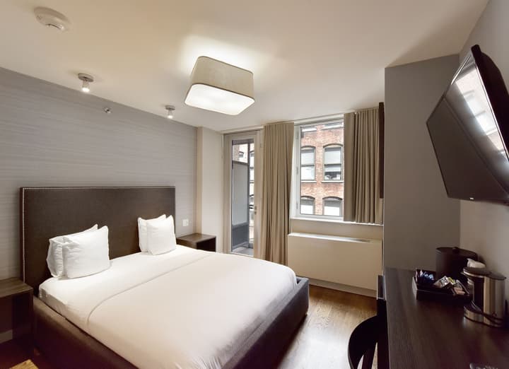 Hotel 32 32