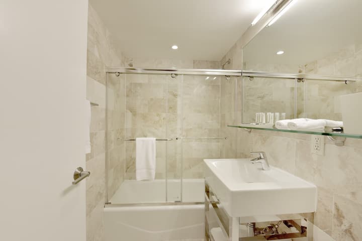 Hotel 32 32