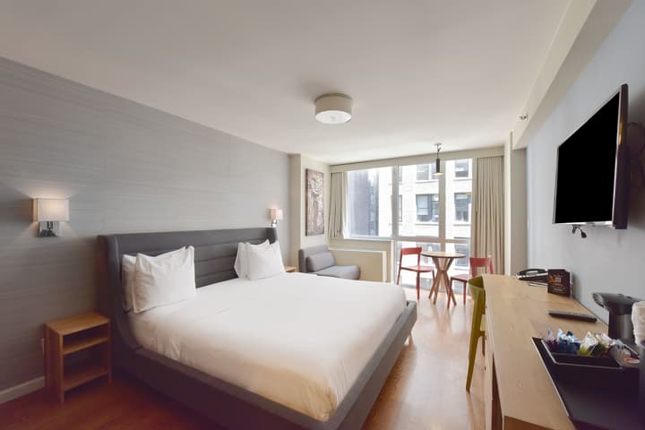 Hotel 32 32