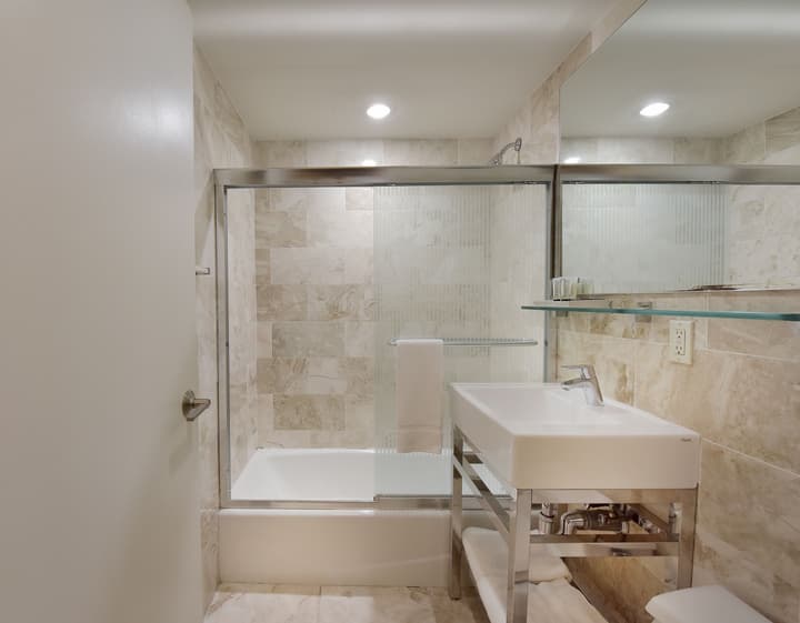 Hotel 32 32