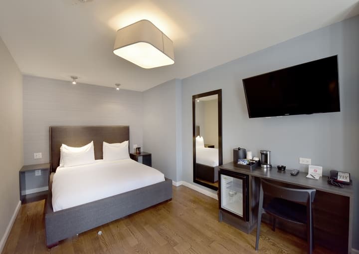 Hotel 32 32