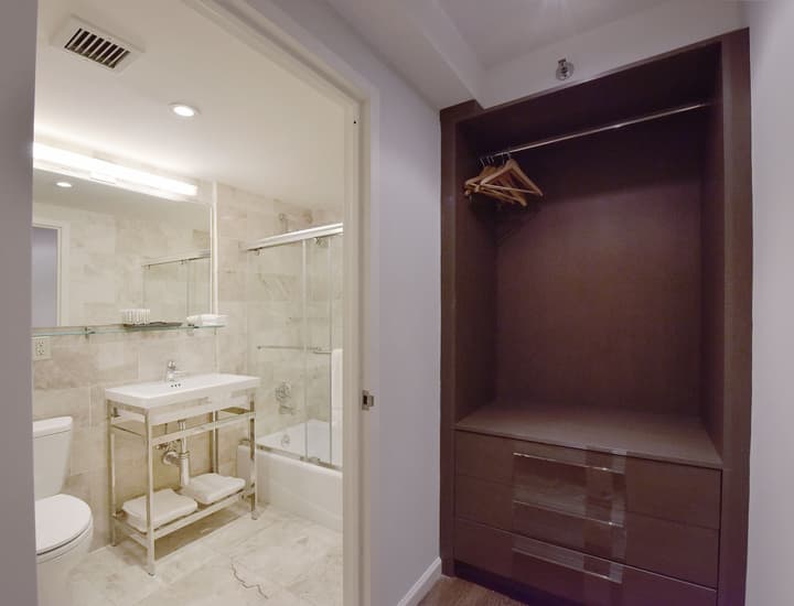 Hotel 32 32