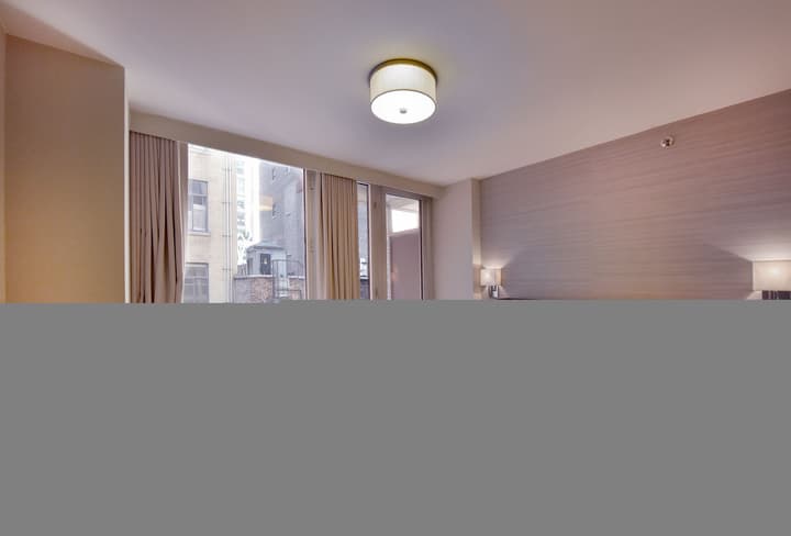 Hotel 32 32