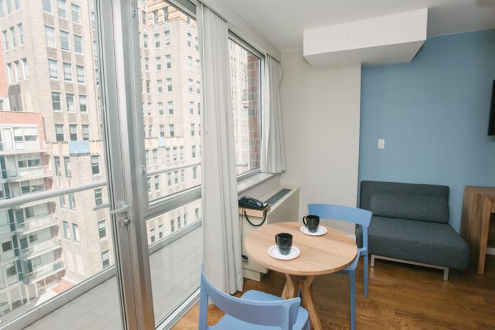 Hotel 32 32