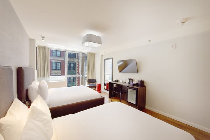 Hotel 32 32