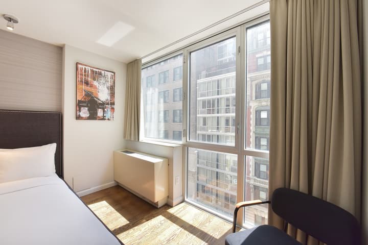 Hotel 32 32