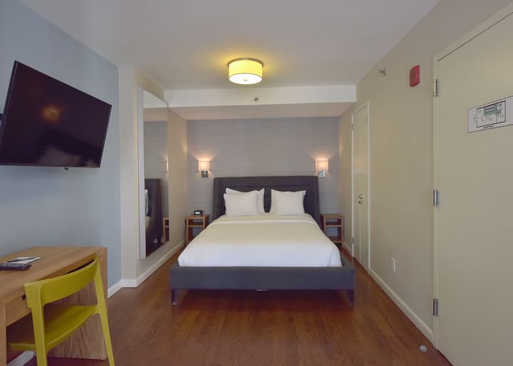 Hotel 32 32