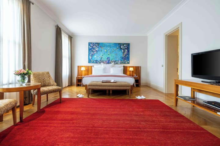 Tomtom Suites - Special Class