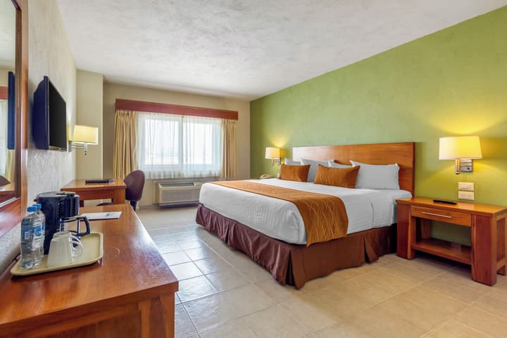 Comfort Inn Puerto Vallarta Golfside & Marina