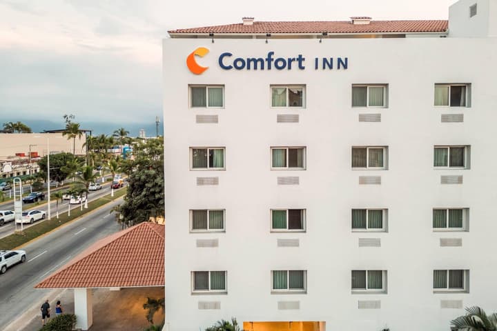 Comfort Inn Puerto Vallarta Golfside & Marina