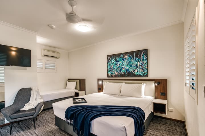 Palms City Resort