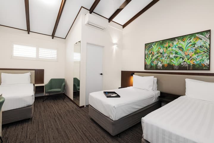 Palms City Resort