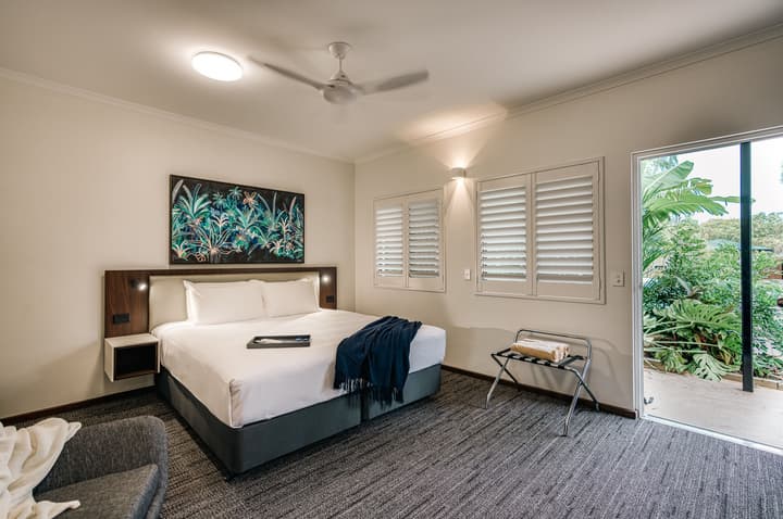Palms City Resort