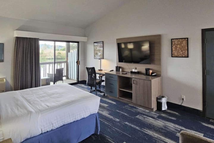 Edgewater Inn and Suites, an Ascend Collection Hotel