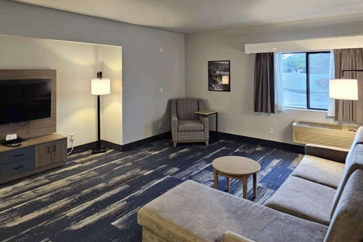Edgewater Inn and Suites, an Ascend Collection Hotel