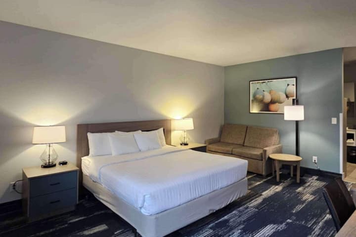 Edgewater Inn and Suites, an Ascend Collection Hotel